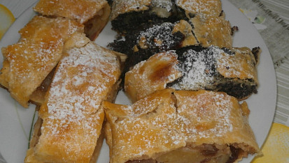 Jablkový závin (štrúdl) z jogurtového těsta
