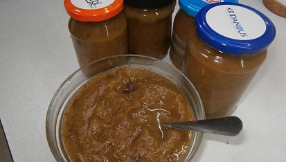 Pečená hrušková povidla, Úplně na konec jsem přidala rozinky a brusinky.