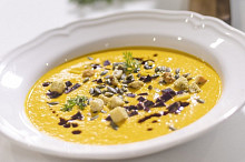 Veganská polévka plná vitamínů
