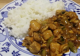Kuřecí čína s jasmínovou rýží a oříšky