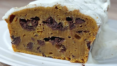 Dýňový chlebíček s kousky čokolády a mascarpone krémem