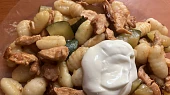 Noky s kuřecím, cuketou, sušenými rajčaty a mozzarellou