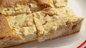 Šťavnatý koláč s jablečným tvarohem