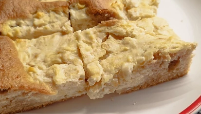Šťavnatý koláč s jablečným tvarohem