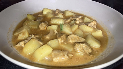 Vepřové maso s brambory v hořčičné omáčce