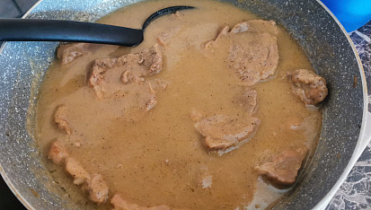 Vepřová plec na cibuli s rýží