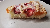 Meruňkový koláč s tvarohem a drobenkou
