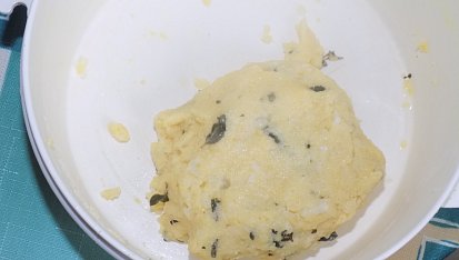 Brokolicová polévka se sýrovými knedlíčky