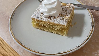 Křehký jablkový koláč, Vytunil jsem to šlehačkou to šlehačkou