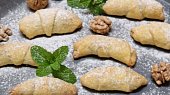 Nekynuté svatomartinské rohlíčky s ořechovou náplní