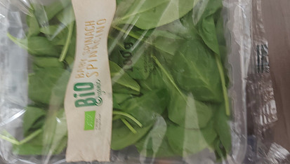 Pappardelle se špenátem, kuřetem, parmazánem a oříšky