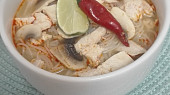 Thajská kuřecí polévka