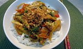 Thajské kuřecí nudličky s rýžovými nudlemi