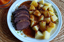 Hovězí na zázvoru s bramborem