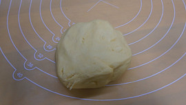 Žloutkové vykrajované (foukané) Žloutkové vykrajované (foukané)