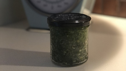 Pesto z petrželové natě