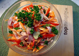 Salát se šunkou a korejskou mrkví