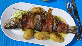 Duhový pstruh v anglické slanině