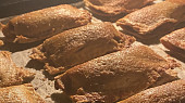 Jablečné taštičky z toastového chleba (Jablečné taštičky v troubě)