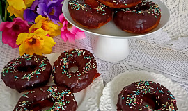 Nadýchané donuty s čokoládou