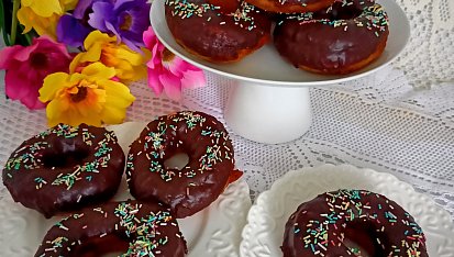 Nadýchané donuty s čokoládou