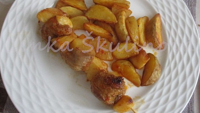Grilované kuřecí špízy s ovocem