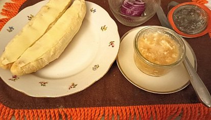 Tvarůžková pomazánka v pivě s chilli paprikou