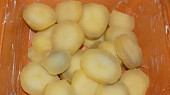 Zapečené brambory s houbami (remoska)