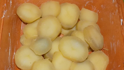 Zapečené brambory s houbami (remoska)