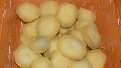 Zapečené brambory s houbami (remoska)