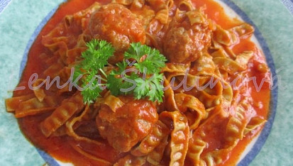 Masové kuličky se sojovými fettuccine
