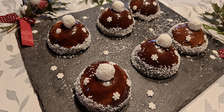 Vánoční čokoládové dortíky s malinovým želé