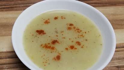 Low carb polévka ze světlé zeleniny