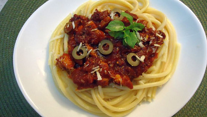Makarony s kuřecím masem po italsku