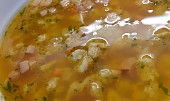 Česneková polévka s drožďovými nočky