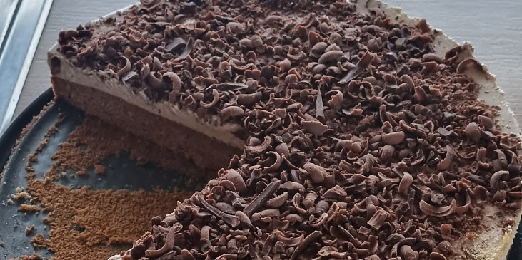Kávový dort s vlašskými ořechy