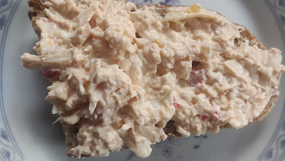 Sýrovo-česneková pikantní pomazánka, Pomazánka na chlebu