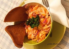 Coleslaw salát s topinkami