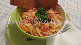 Coleslaw salát s topinkami