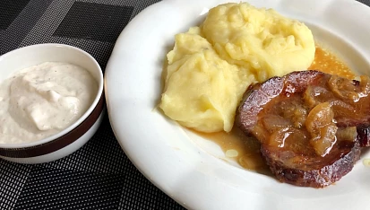 Uzená krkovička na cibulce (pánská jízda)
