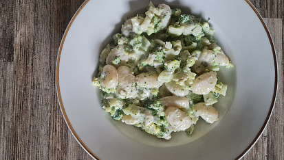 Gnocchi s brokolicí, nivou a zakysanou smetanou