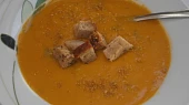 Cizrnovo-mrkvová polévka se zázvorem a kurkumou