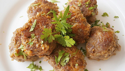 Masové mini karbanátky  plněné mozzarellou (z horkovzdušné fritézy)