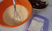 Slaný koláč s červenou řepou a balkánským sýrem