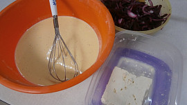 Slaný koláč s červenou řepou a balkánským sýrem Slaný koláč s červenou řepou a balkánským sýrem