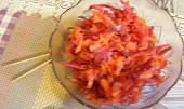 Šťavnatý mrkvovo řepný salát s jablky a citrónem