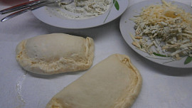 Placky plněné sýrovou náplní Placky plněné sýrovou náplní