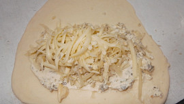 Placky plněné sýrovou náplní Placky plněné sýrovou náplní