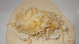 Placky plněné sýrovou náplní Placky plněné sýrovou náplní