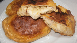 Placky plněné sýrovou náplní Placky plněné sýrovou náplní